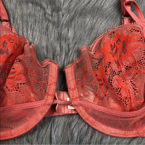 Victoria’s Secret push up without padding bra 34D - Picture 4 of 7